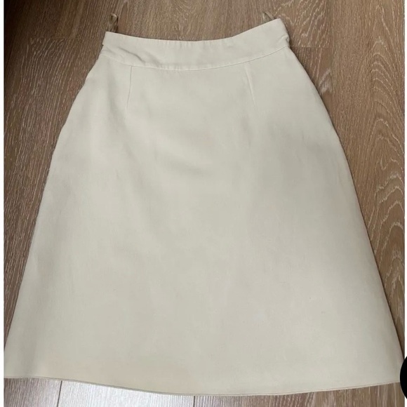 Gucci GG Logo Cream Mini Skirt – Kids Size 10/12 – Fits XXS Adult - Picture 4 of 9